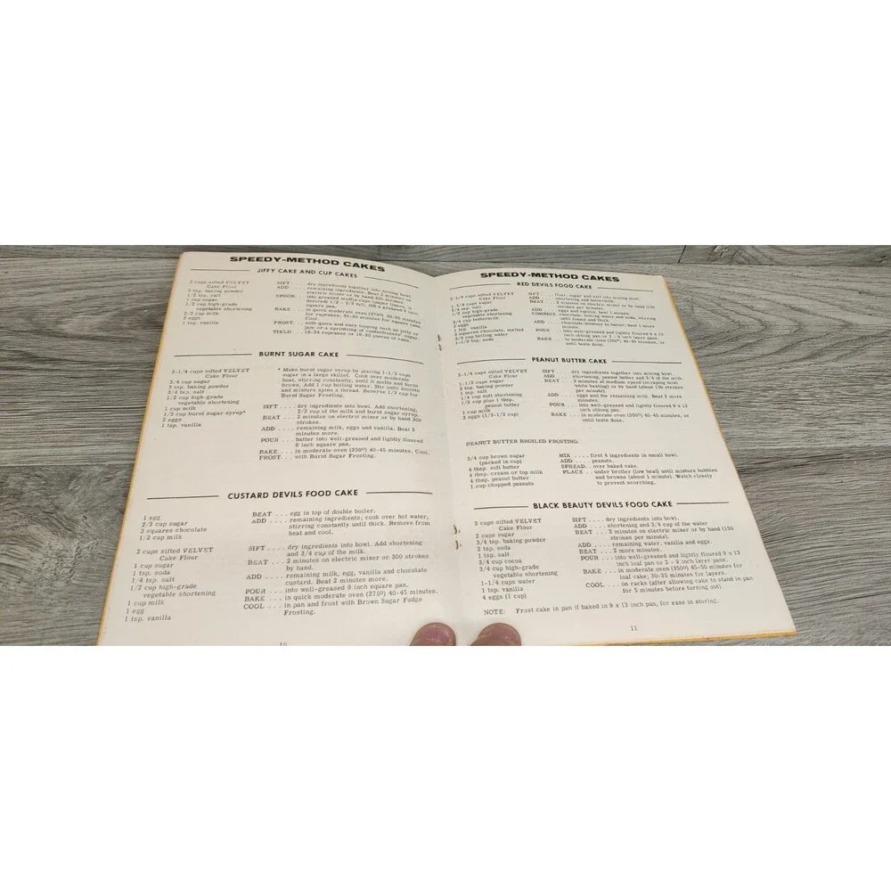 Vtg 1954 Good Things to Eat Made with Velvet Cake and Pastry Flour Recipe Bklt